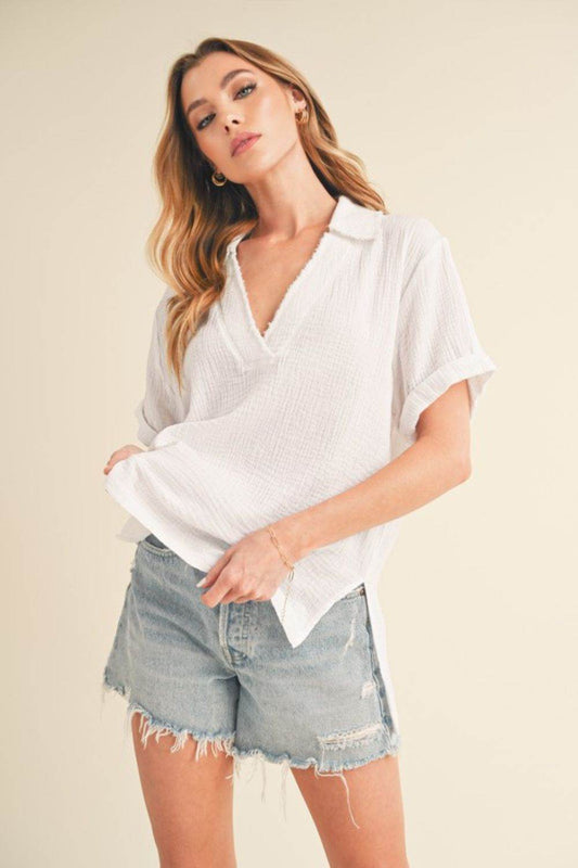 Aemi + Co Side Slit Johnny Collar Short Sleeve Cotton Gauze Blouse - Mayzelyn Shop