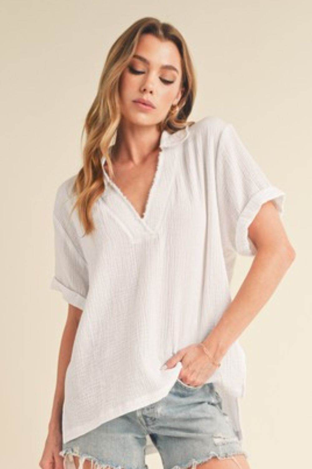 Aemi + Co Side Slit Johnny Collar Short Sleeve Cotton Gauze Blouse - Mayzelyn Shop