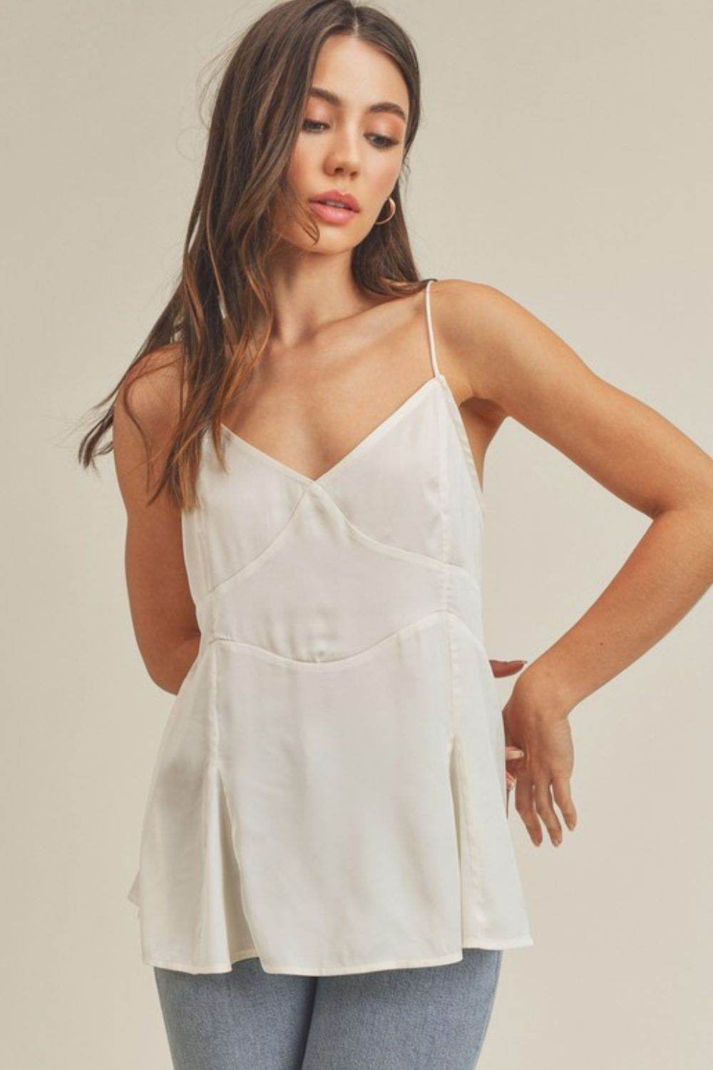 Aemi + Co Tie Back V-Neck Cami - Mayzelyn Shop