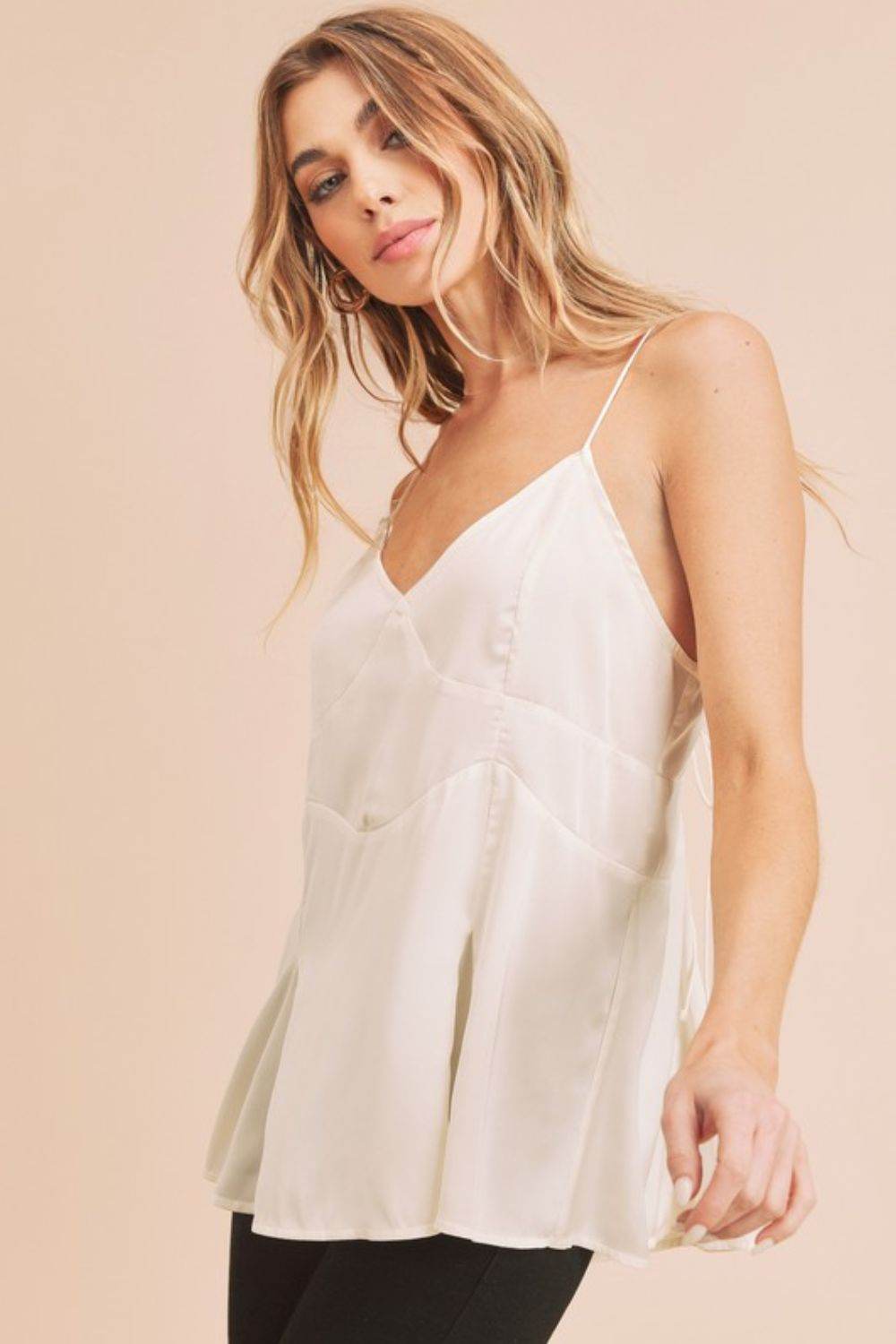 Aemi + Co Tie Back V-Neck Cami - Mayzelyn Shop